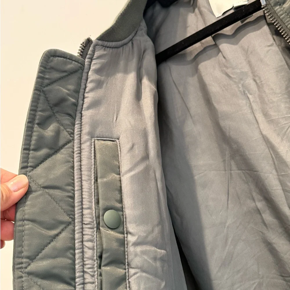 Banana Republic Dark Green Bomber Jacket. Unisex. Size M. - Picture 4 of 6